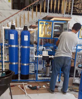 طراحی و ساخت دستگاه تصفیه آب صنعتی 10 متر مکعب در کارگاه رباط کریم